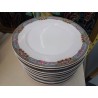 LOT D\'ASSIETES PLATES PORCELAINE MOTIF FLORAL