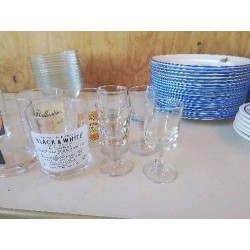 LOT DE 4 PETIT VERRE A LIQUEUR SUR PIED