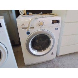MACHINE A LAVER ELECTROLUX 