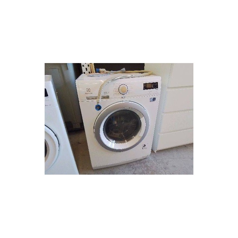 MACHINE A LAVER ELECTROLUX 