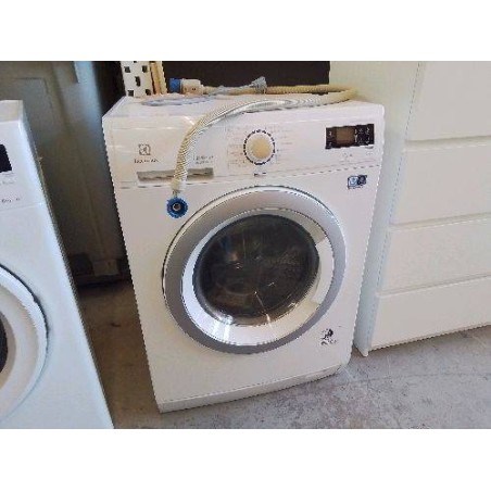 MACHINE A LAVER ELECTROLUX 
