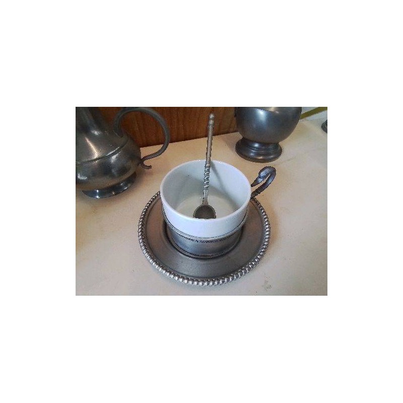 TASSE EN PORCELAINE ET EN ETAIN