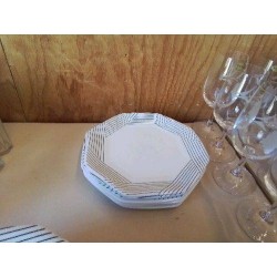 LOT DE 8 ASSIETTES BLANCHE ET NOIRE ARCOPAL 
