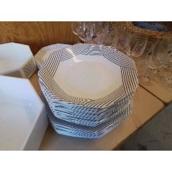 LOT DE 6 ASSIETTES CREUSES BLANCHE ET NOIRE ARCOPAL 