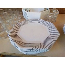 LOT DE 6 ASSIETTES PLATES BLANCHE ET NOIRE ARCOPAL 