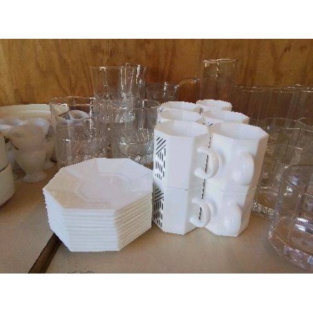 TASSE AVEC SOUCOUPE BLANCHE ET NOIRE ARCOPAL 
