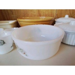 SALADIER EN ARCOPAL MOTIF MARGUERITE 