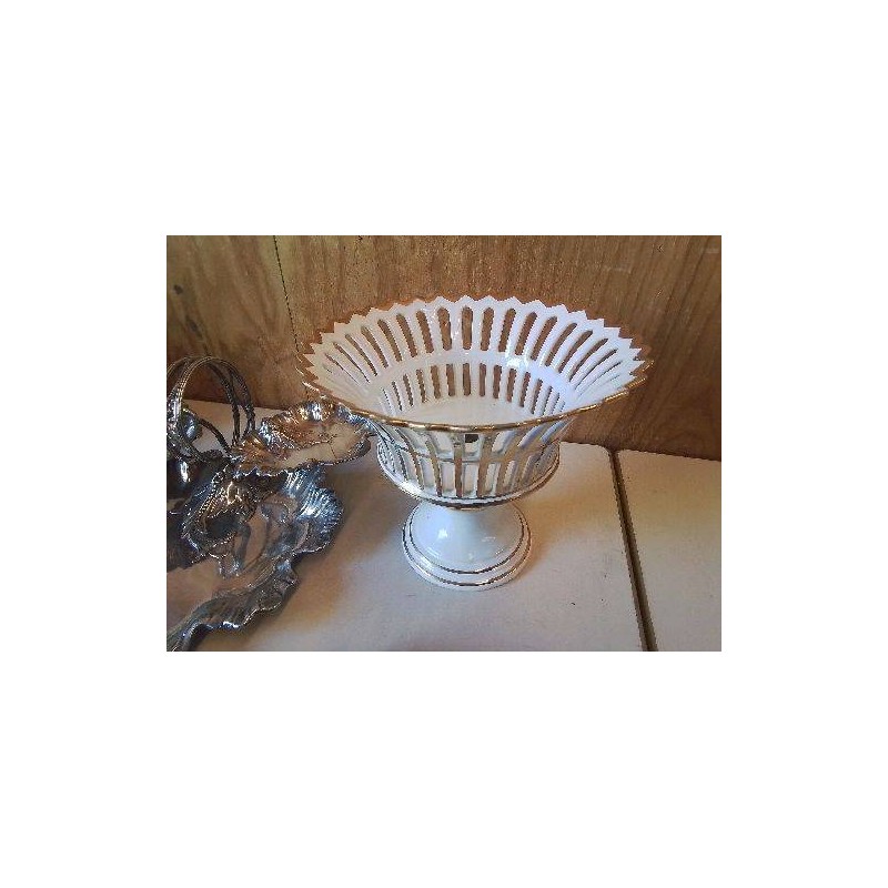 CORBEILLE EN PORCELAINE 