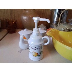 SERVITEUR À MOUTARDE 