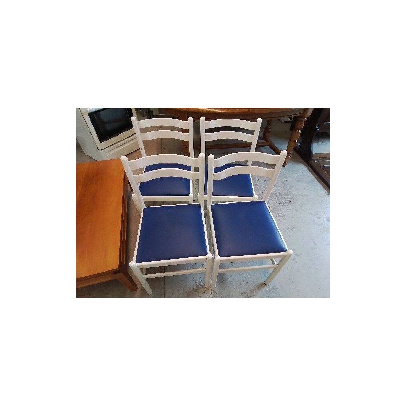CHAISE BLANCHE ASSISE BLEU 