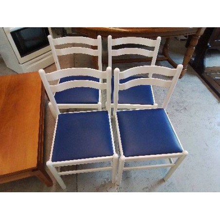 CHAISE BLANCHE ASSISE BLEU 