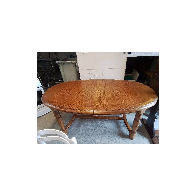 TABLE OVALE EN CHÊNE 