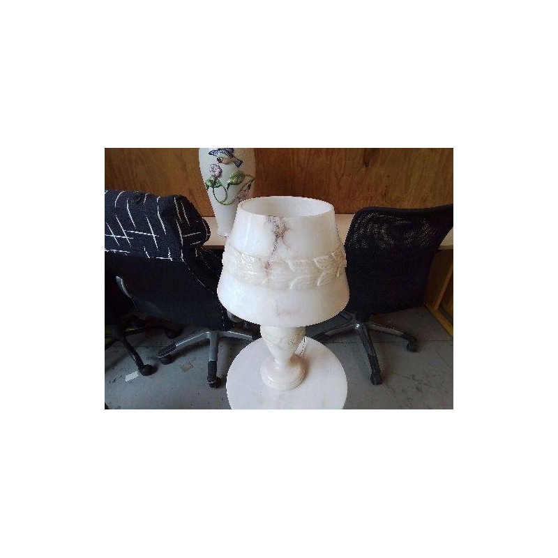 LAMPE BLANCHE EN ALBATRE