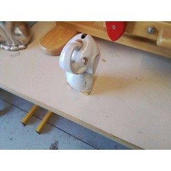 TIRELIRE ÉLÉPHANT EN PORCELAINE 