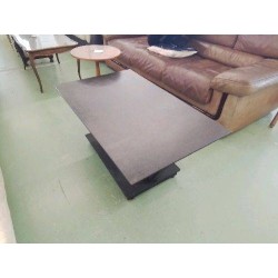 TABLE BASSE PLATEAUX PIVOTANT EN VERRE ET METAL