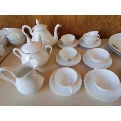 SERVICE A THE EN PORCELAINE 