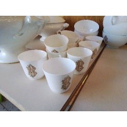 LOT DE 10 TASSES A CAFE EN PORCELAINE 