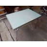 TABLE EN FORMICA BLEUE 