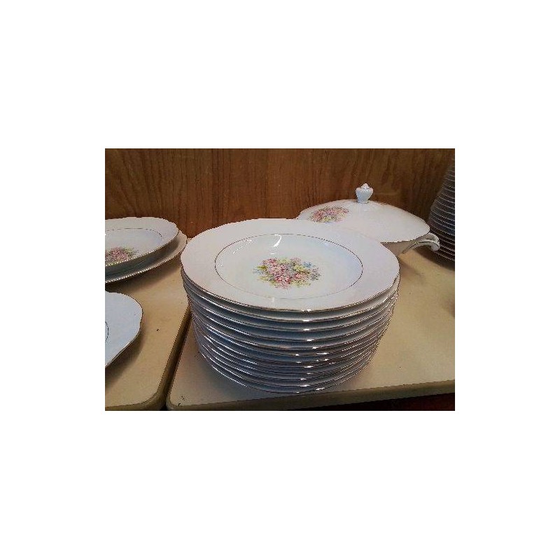 LOT DE 6 ASSIETTES CREUSES PORCELAINE BLANCHE MOTIF FLORAL 