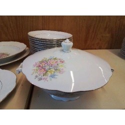 SOUPIÈRE PORCELAINE BLANCHE MOTIF FLORAL 