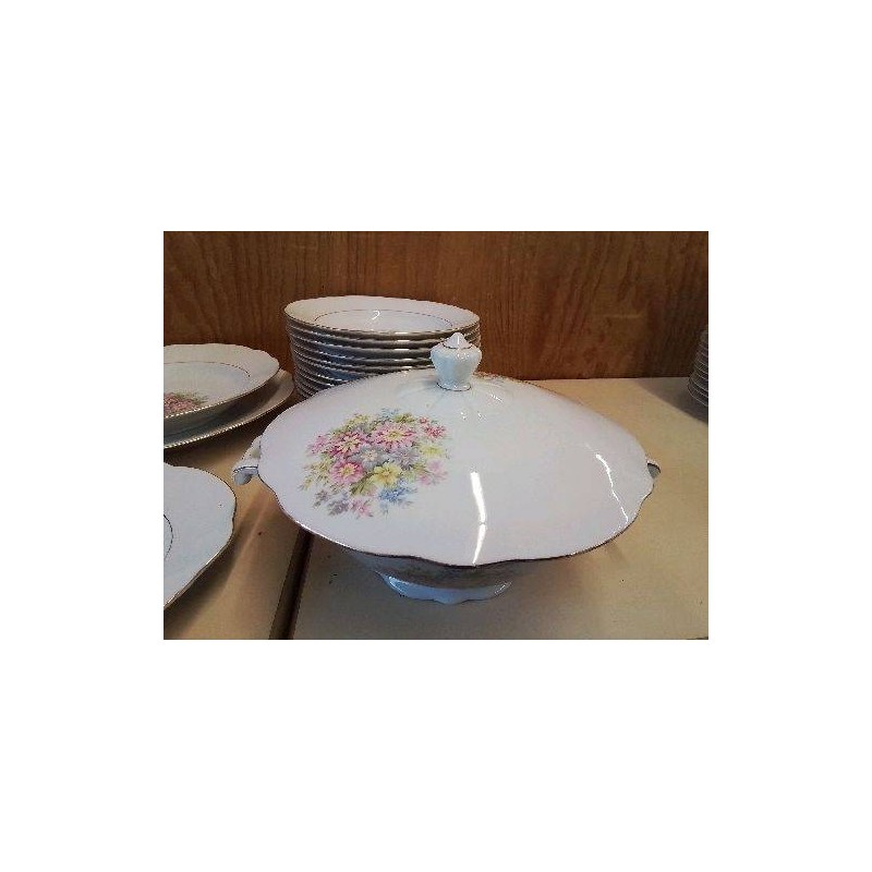 SOUPIÈRE PORCELAINE BLANCHE MOTIF FLORAL 