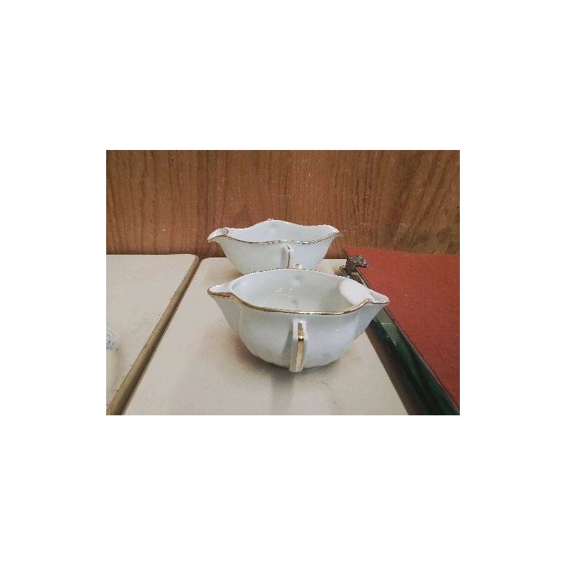 SAUCIÈRE EN PORCELAINE 