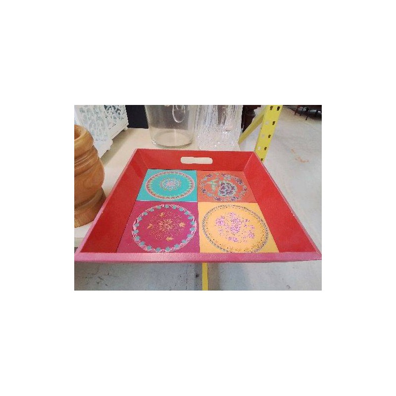 PLATEAU ROUGE MOTIF ROND DECORÉ 