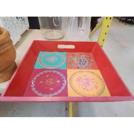 PLATEAU ROUGE MOTIF ROND DECORÉ 