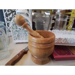 PETIT MORTIER EN BOIS AVEC SON PILON 