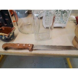 COUTEAU À PAIN 