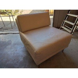 FAUTEUIL EN CUIR BEIGE 