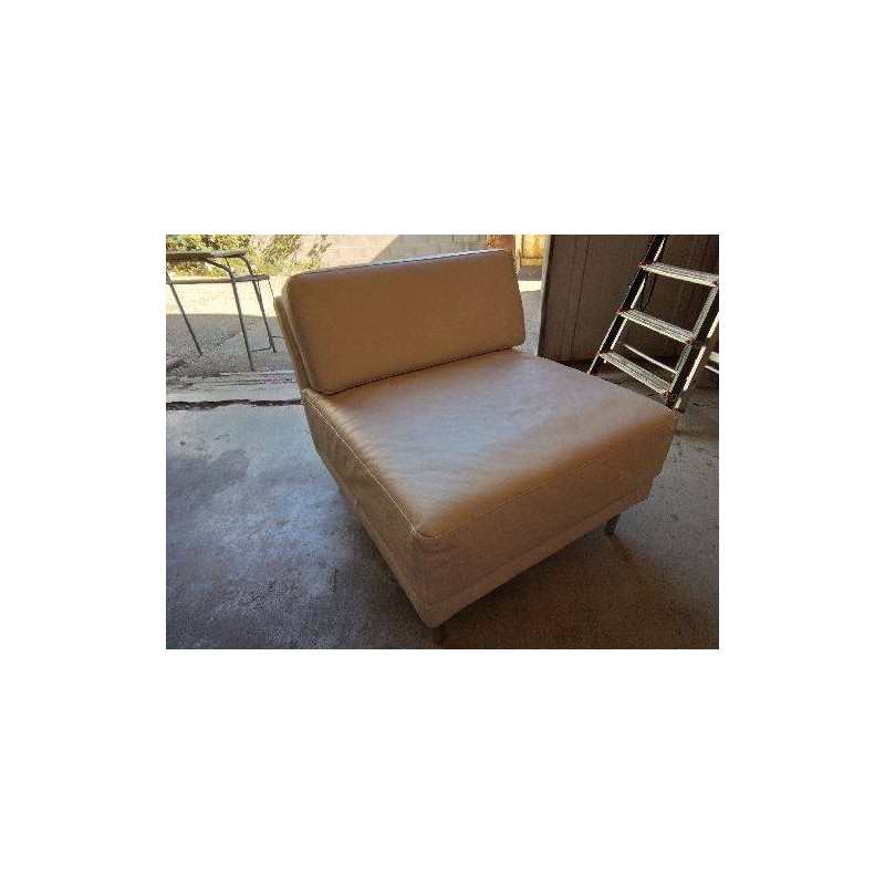 FAUTEUIL EN CUIR BEIGE 
