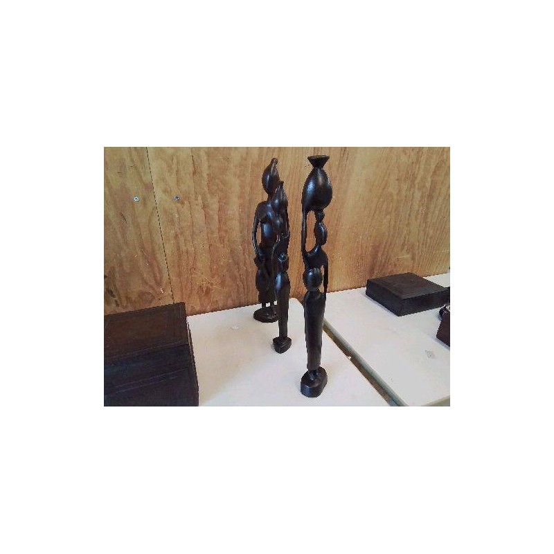 STATUETTE AVEC VASE EN NOIR