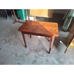 TABLE EN BOIS