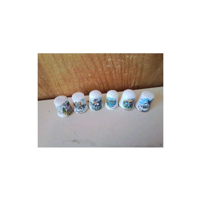 DÉ À COUDRE EN PORCELAINE 