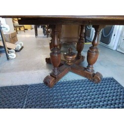 TRES GRANDE TABLE OVALE EN NOYER STYLE 19 EME