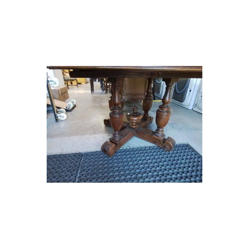 TRES GRANDE TABLE OVALE EN NOYER STYLE 19 EME