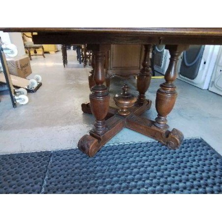 TRES GRANDE TABLE OVALE EN NOYER STYLE 19 EME
