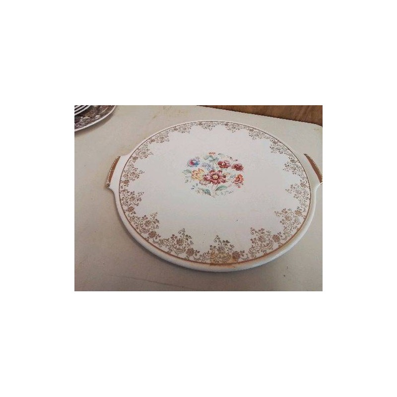 PLAT A GATEAU EN PORCALAINE 
