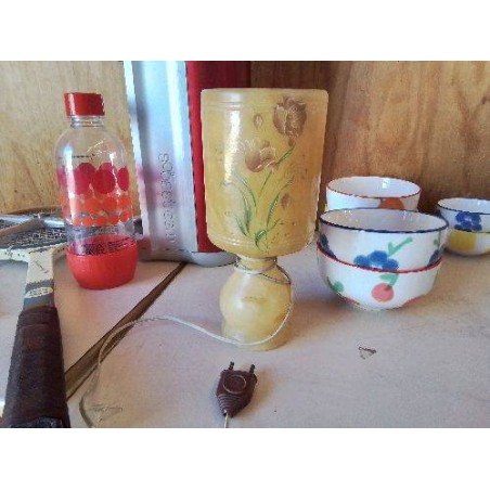 PETITE LAMPE EN ALBATRE AVEC MOTIF FLORAL 