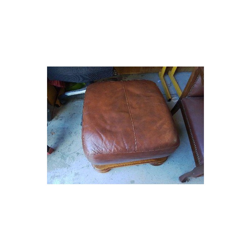 POUF EN CUIR