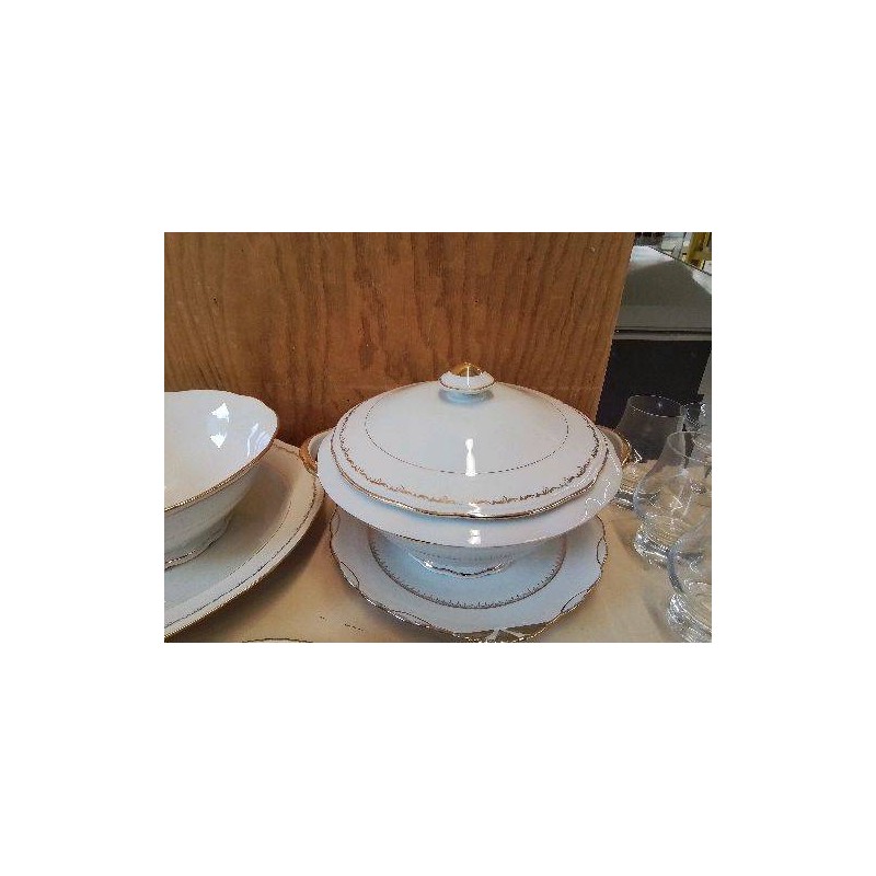 SOUPIERE EN PORCELAINE 