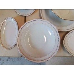 ASSIETTE CREUSE EN PORCELAINE 