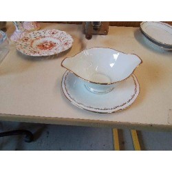 SAUCIÈRE EN PORCELAINE 