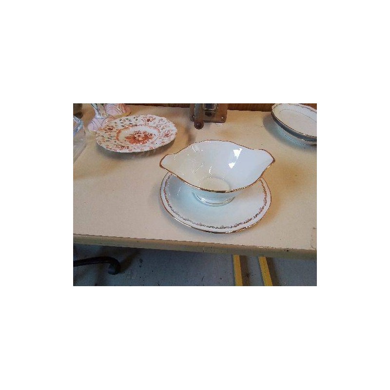 SAUCIÈRE EN PORCELAINE 