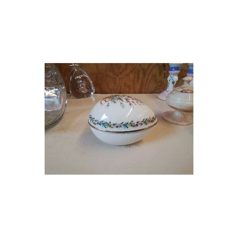 BOITE OEUF EN PORCELAINE 