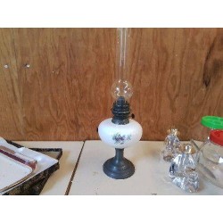 LAMPE A PETROLE 
