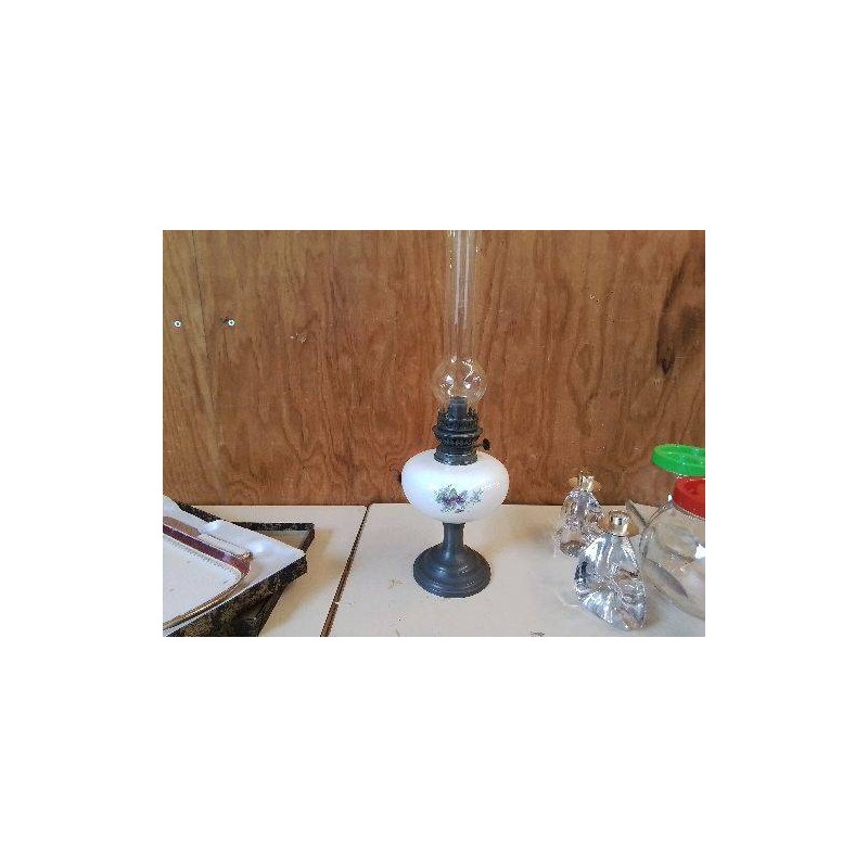 LAMPE A PETROLE 