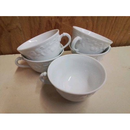 LOT DE 5 TASSES EN PORCELAINE 