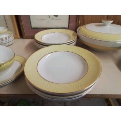 LOT DE 6 ASSIETTES CREUSES JAUNE ET DORÉ 